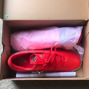 Indoor soccer shoes